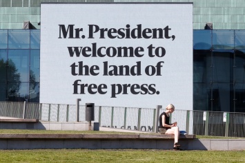 Финская газета устроила акцию к саммиту Трамп-Путин