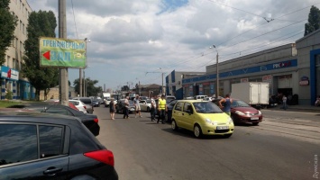 На Дальницкой произошло сразу два ДТП: шесть пострадавших машин и заблокированный трамвайный маршрут