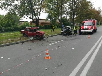 Дорожное происшествие в Харькове. Двоих увезли на "скорой"