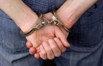 Житель Молдавии ограбил на трассе николаевца, представившись полицейским. Его задержали за 10 минут
