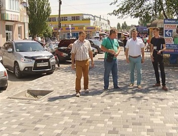 Очередной этап ремонта тротуаров в центре Бердянска завершен на 90%. Где будут ремонтировать дальше?