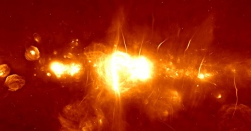 Астрономам впервые удалось получить фото центра нашей галактики Млечный путь