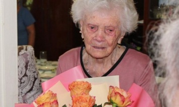 "Ни с кем не ссориться": жительница Запорожской области, отпраздновавшая 100-летие, поделилась секретом долголетия