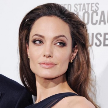 Анджелина Джоли может разрушить семью Роберта Дауни-младшего