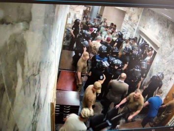 В Киеве неизвестные ворвались в здание НАБУ