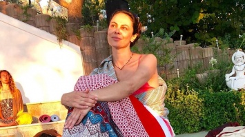 Жена Виталия Кличко отправилась на фестиваль медитации в Грецию