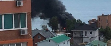 Пожар в бывшей базе отдыха Черноморска не ограничился одним зданием