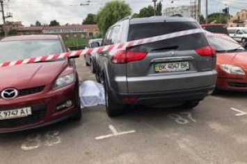 Киллер поджидал жертву на парковке: названо имя убитого в Ровно бизнесмена