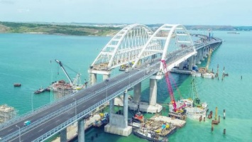 «Думала, не потянут»: Киевского блогера впечатлил Крымский мост