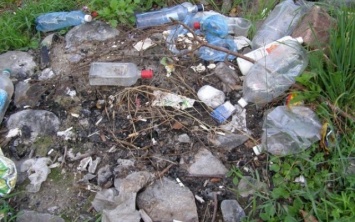 В Днепре балки превращаются в мусорные полигоны