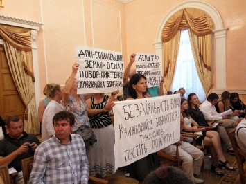 В мэрии Одессы прошел мини-митинг против владельца частного ЖЭКа