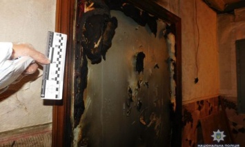 Бил окна и пытался поджечь дверь: В Киеве на проспекте Ватутина поссорились соседи