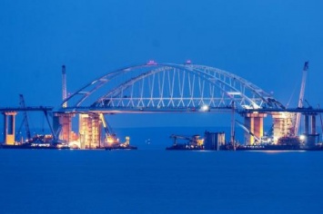 «Это проклятие скифов»: Водителей пугают аномалии на Крымском мосту