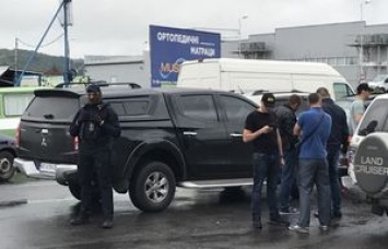 В Мукачево правоохранители со стрельбой и погоней задержали подозреваемого. Видео