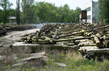 "Что на самом деле происходит в Украине с охраной "секретных" объектов": кто бросил базу боевой техники без охраны