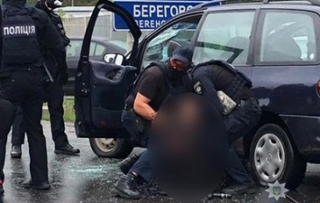 В Мукачево полиция со стрельбой задержала наркоторговцев