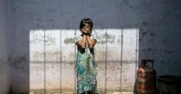 В Индии 17 мужчин полгода насиловали 11-летнюю девочку-инвалида