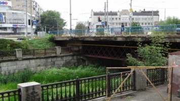 В Сумах начали ремонтировать мост на Горького