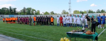 В Краматорске торжественно открыли футбольный турнир ДШВ ВСУ, посвященный погибшим десантникам