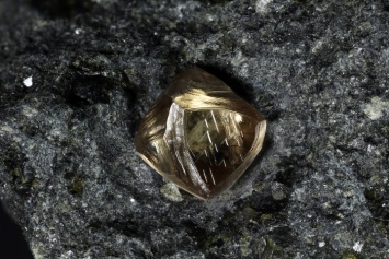 Ученые нашли глубоко под землей более квадриллиона тонн бриллиантов
