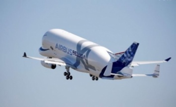 "Самолет-кит" Beluga XL впервые поднялся в небо (фото, видео)