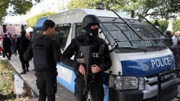 «Кузница кадров» для терроризма: человек с ножом напал на полицейских в туристической зоне Туниса