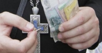 Священник Киево-Печерской Лавры хотел вывезти миллионные пожертвования прихожан в Россию