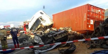 В Краснодарском крае в тяжелой аварии погибли два человека