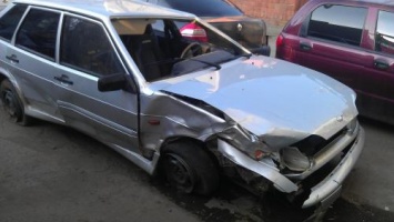 В Волгограде девушка разбила авто костылем