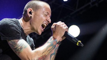 Честер Беннингтон: почему солист Linkin Park покончил жизнь самоубийством