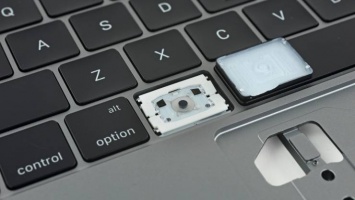 Насколько хорошо клавиатура новых MacBook Pro защищена от мусора