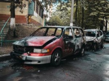 Полиция открыла уголовное производство по факту подрыва двух авто в спальном районе Киева