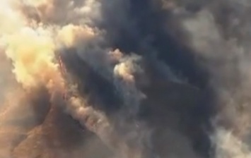 В США пожаром уничтожены 200 км леса