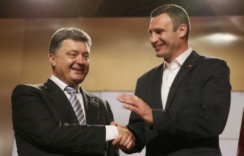 Банковая разрабатывает сценарий: Кличко - президент, а Порошенко - "серый кардинал" - СМИ