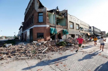 В Сеть попали снимки убийственного торнадо, который уничтожает американский штат Айова