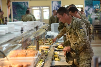 Чем кормят украинских бойцов: что выяснила комиссия Министерства обороны, заглянув на армейские склады