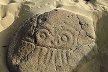 «Зачекинился на века»: В Монголии найден древний селфи-камень