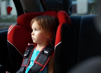 В Ростове беспечная мать оставила своего ребенка в авто на жаре