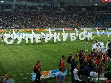 Динамо-Шахтер: на стадионе «Черноморец» начался матч за Суперкубок Украины. Фото