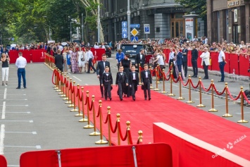 Закрытие Одесского международного кинофестиваля: убегающие звезды и «биток» в Пале-Рояле