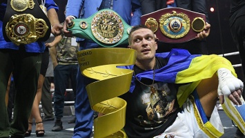 После победы над Гассиевым боксер Усик отправится к детям в Крым