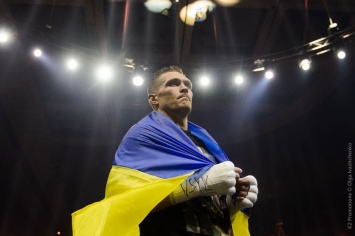 Уставший, но счастливый: Усик привез победу в Украину
