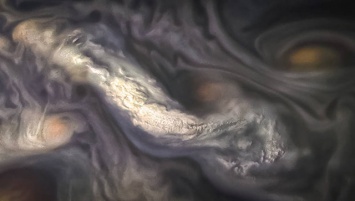 NASA показало необычные облака на Юпитере