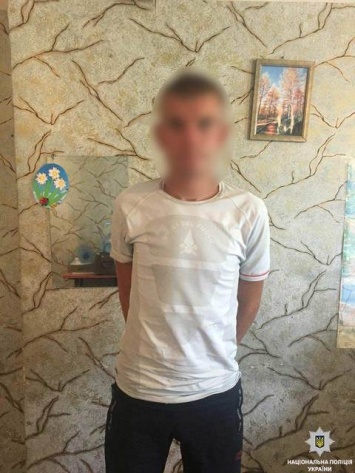 Полицейские задержали 19-летнего парня, ограбившего на Калиновой женщину