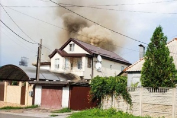 В Донецке из-за шаровой молнии загорелся дом: фото