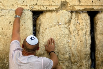 Из Стены Плача в Иерусалиме выпал камень весом 100 кг