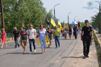 В Лисичанске водами Северского Донца запустили венок памяти (фото)