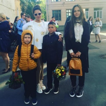 Многодетная Екатерина Климова кажется старшей сестрой своего семейства