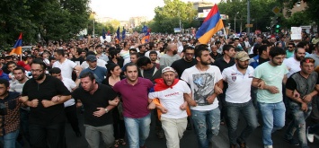 Цветочки армянского майдана. Ягодки впереди