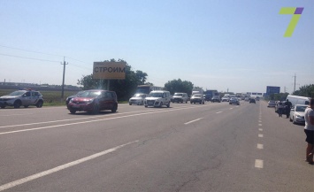 Киевская проверка: арендаторы складов перекрыли дорогу в Авангарде